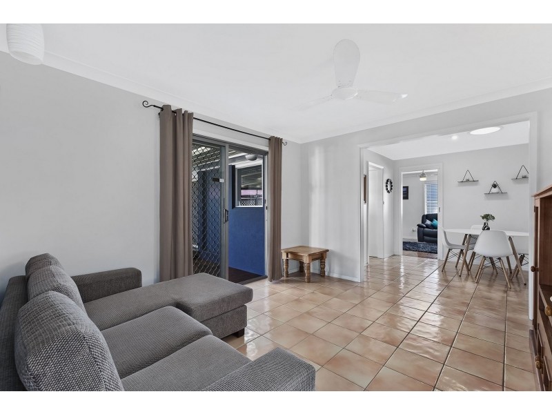 24 Dampier Boulevard, Killarney Vale NSW 2261