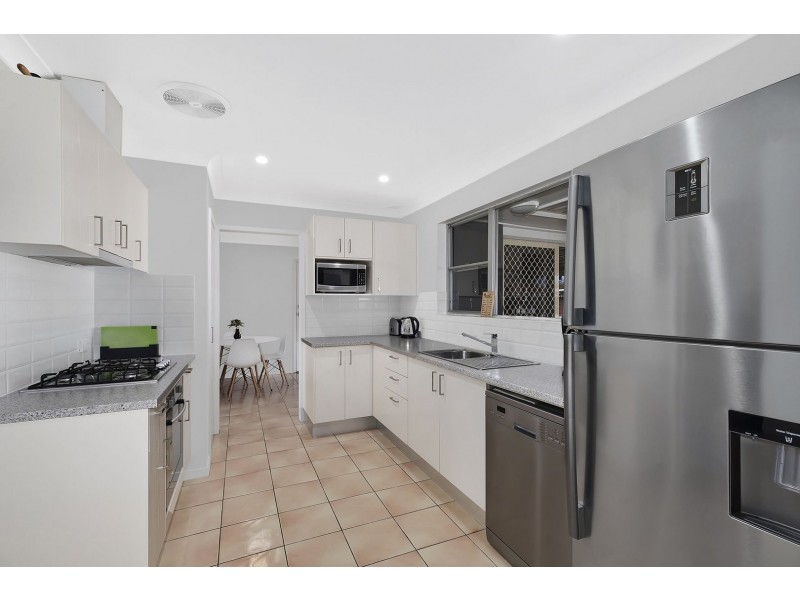 24 Dampier Boulevard, Killarney Vale NSW 2261