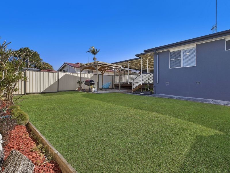 24 Dampier Boulevard, Killarney Vale NSW 2261