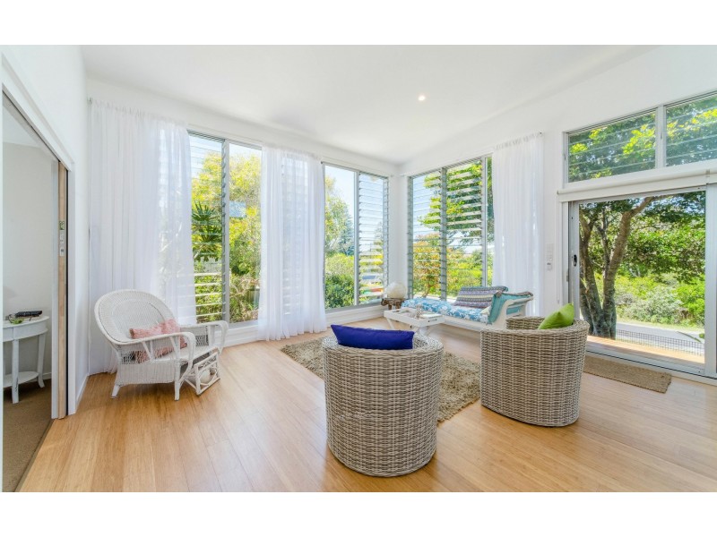 6 Poinsettia Crescent, Brooms Head NSW 2463