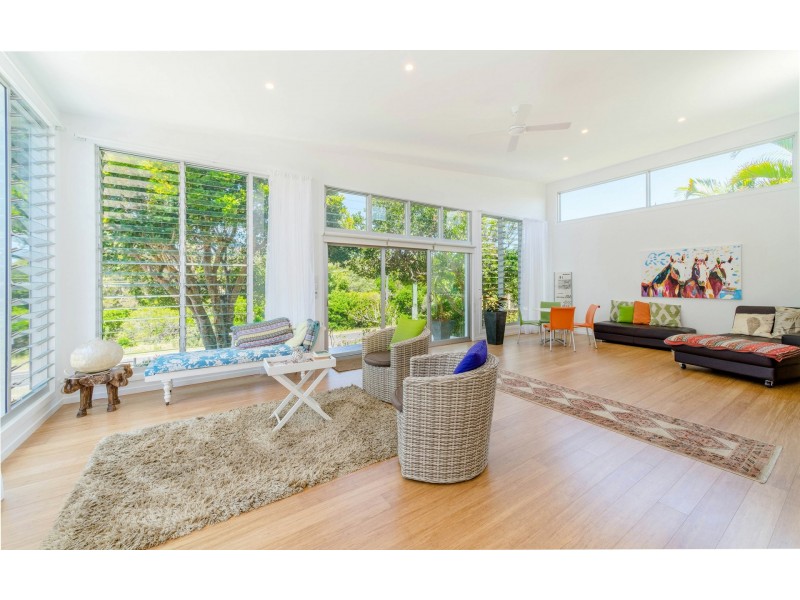 6 Poinsettia Crescent, Brooms Head NSW 2463