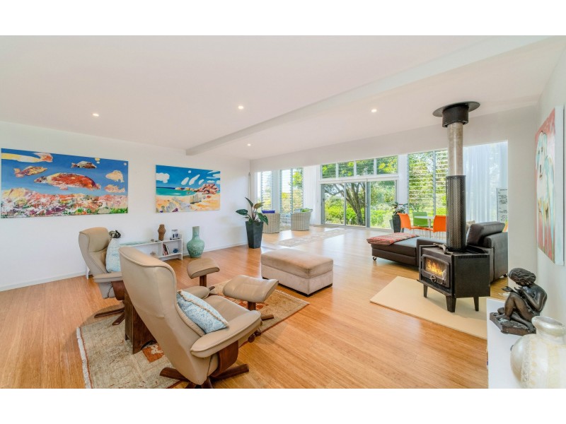 6 Poinsettia Crescent, Brooms Head NSW 2463