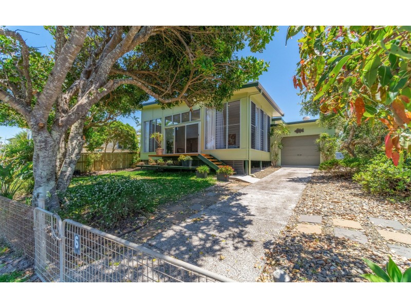 6 Poinsettia Crescent, Brooms Head NSW 2463