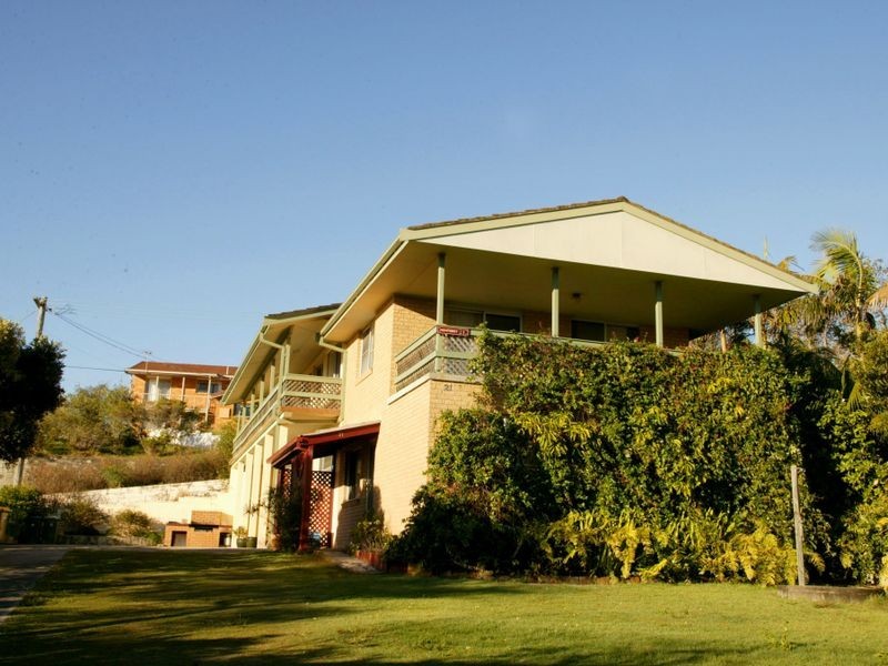 One/21c Poinsettia Crescent, Brooms Head NSW 2463