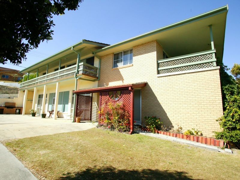One/21c Poinsettia Crescent, Brooms Head NSW 2463
