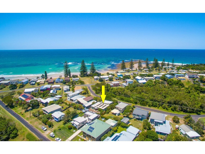 6 Poinsettia Crescent, Brooms Head NSW 2463