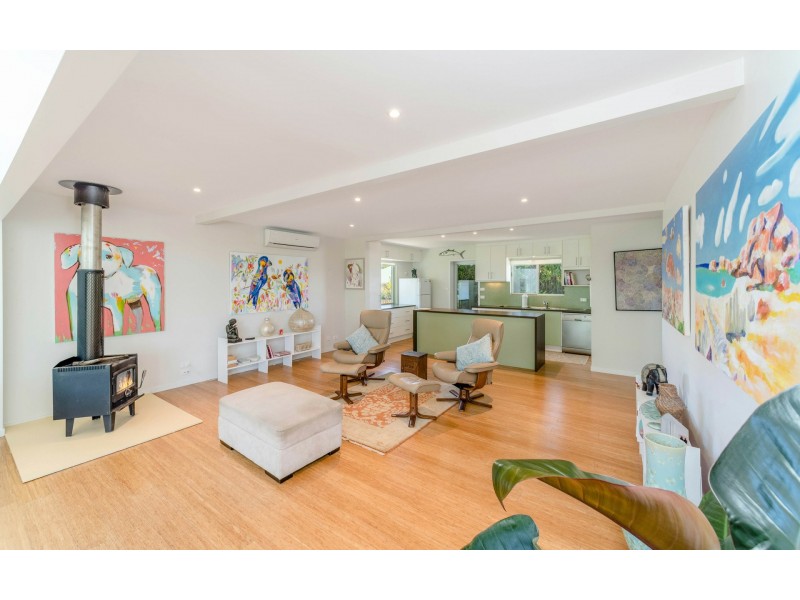 6 Poinsettia Crescent, Brooms Head NSW 2463