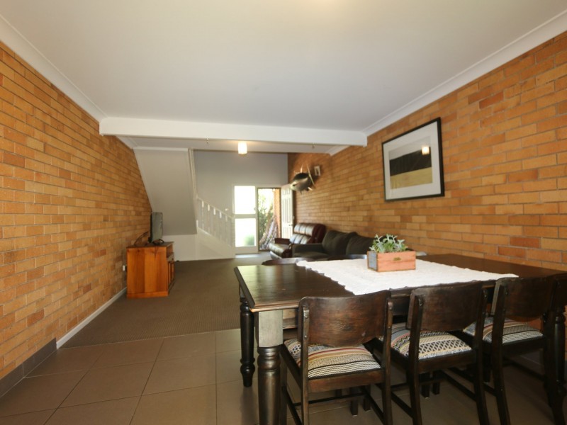 2/4 Mariners Way, Yamba NSW 2464