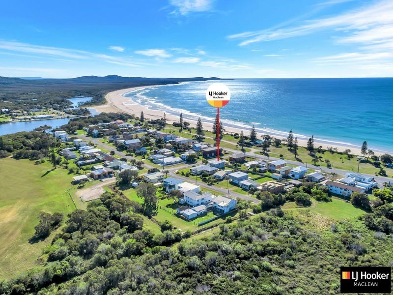 1 Heath Street, Brooms Head NSW 2463