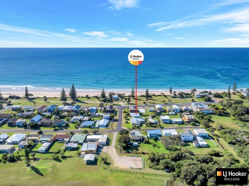 1 Heath Street, Brooms Head NSW 2463