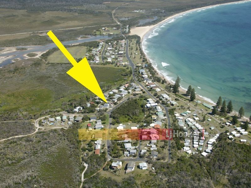 10 Poinsettia Crescent, Brooms Head NSW 2463