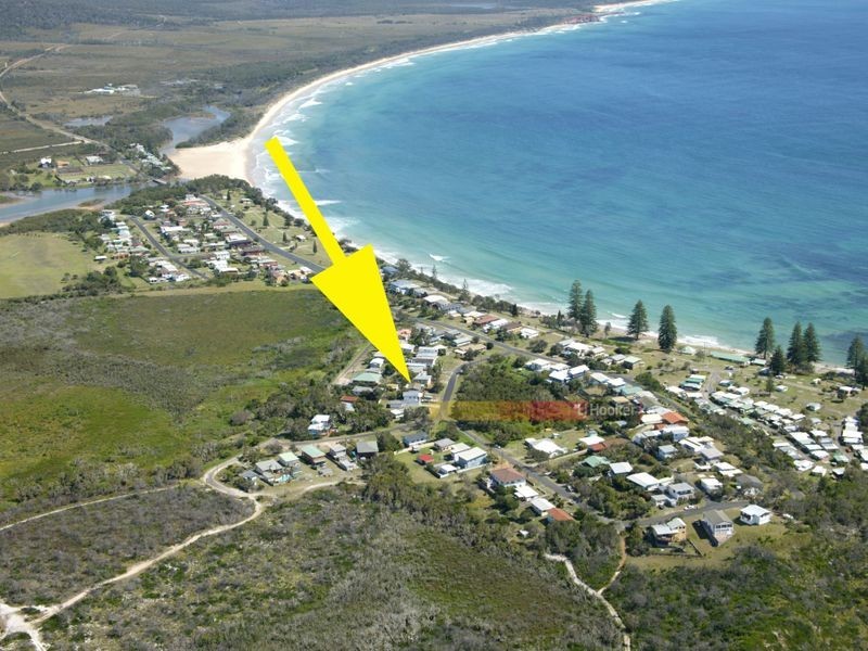10 Poinsettia Crescent, Brooms Head NSW 2463