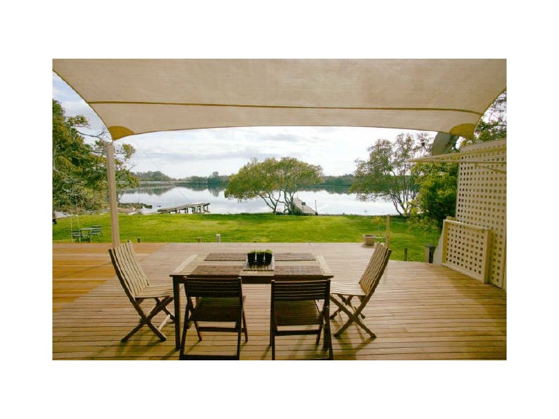 11 Oyster Channel, Yamba NSW 2464