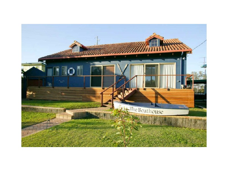 11 Oyster Channel, Yamba NSW 2464