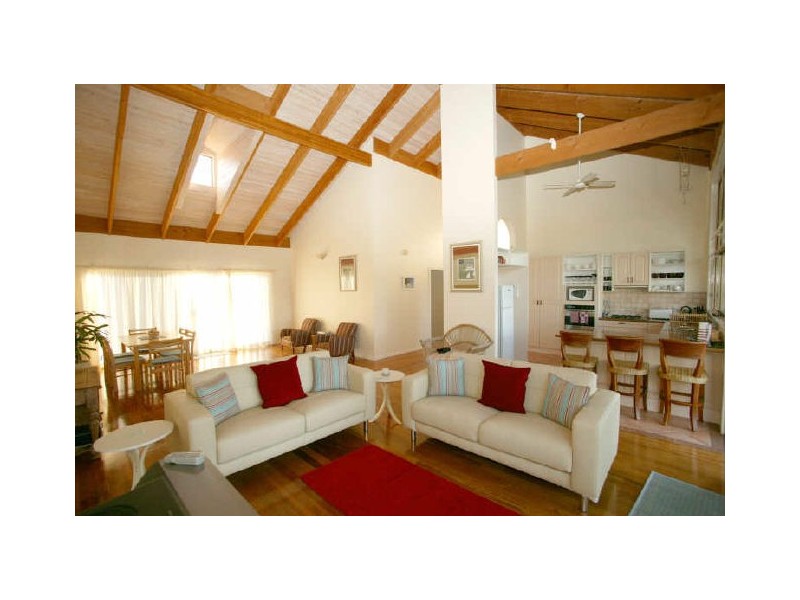 11 Oyster Channel, Yamba NSW 2464