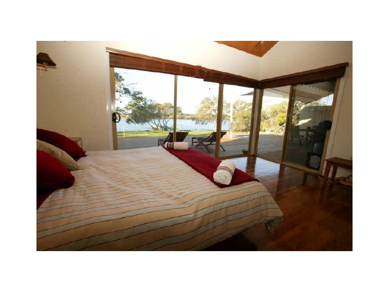 11 Oyster Channel, Yamba NSW 2464