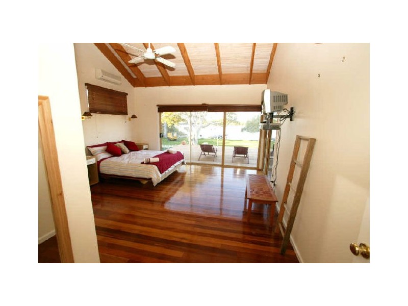 11 Oyster Channel, Yamba NSW 2464