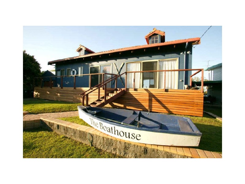 11 Oyster Channel, Yamba NSW 2464