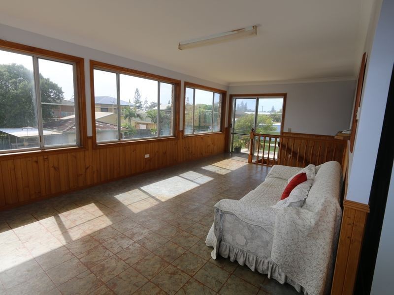 13 Honeysuckle Street, Brooms Head NSW 2463