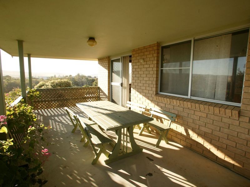 Two/21a Poinsettia Crescent, Brooms Head NSW 2463