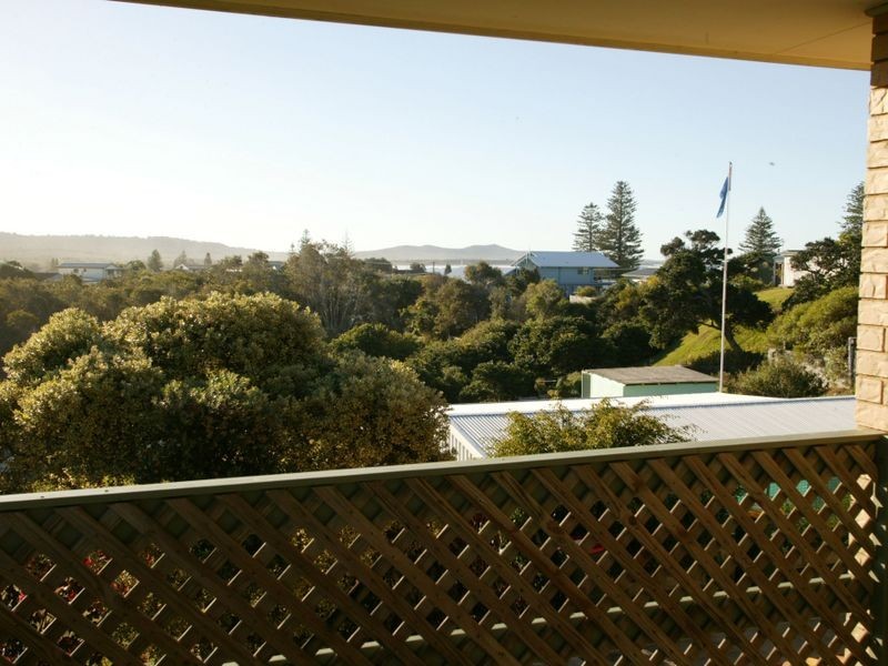 Two/21a Poinsettia Crescent, Brooms Head NSW 2463