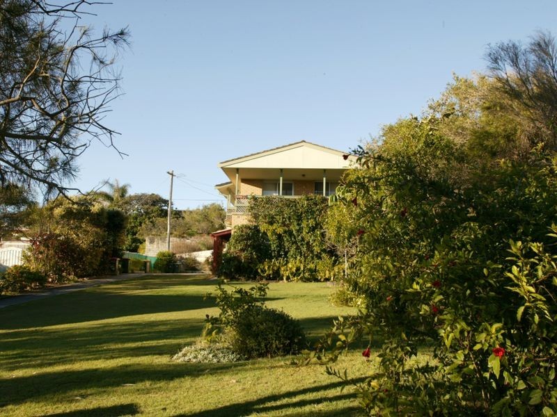 Two/21a Poinsettia Crescent, Brooms Head NSW 2463