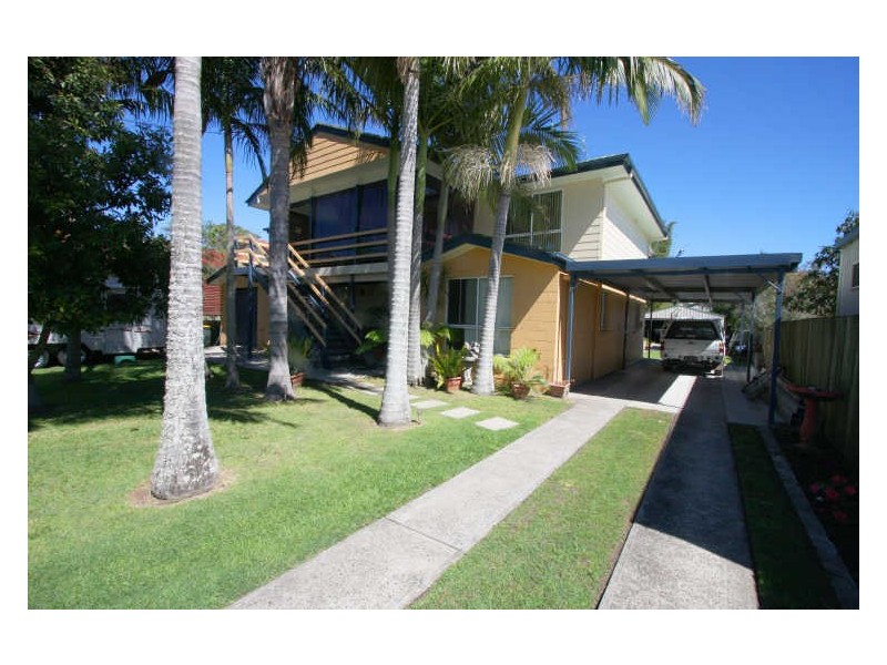 11 Dalley Street, Palmers Island NSW 2463