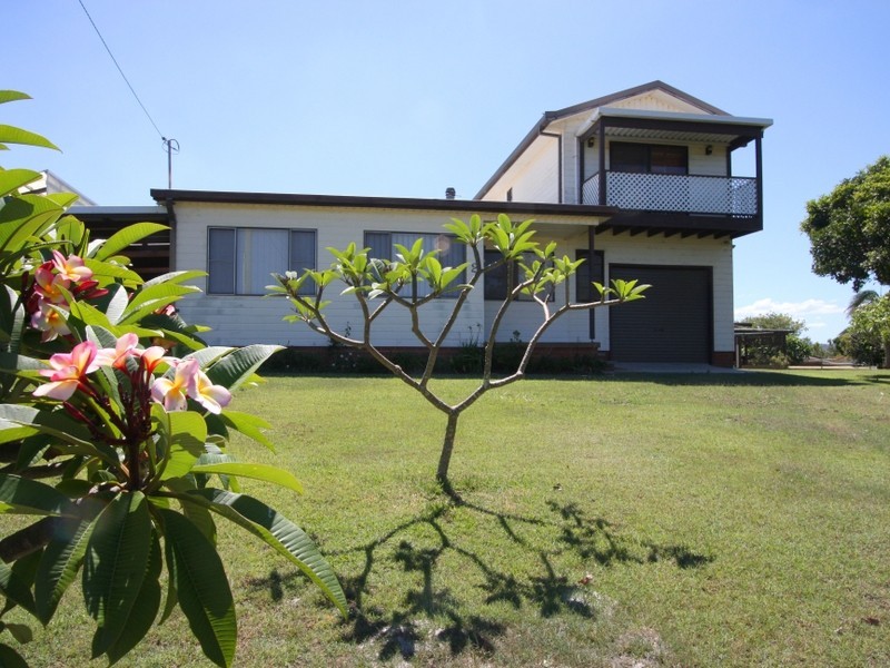 2 Poinsettia Crescent, Brooms Head NSW 2463