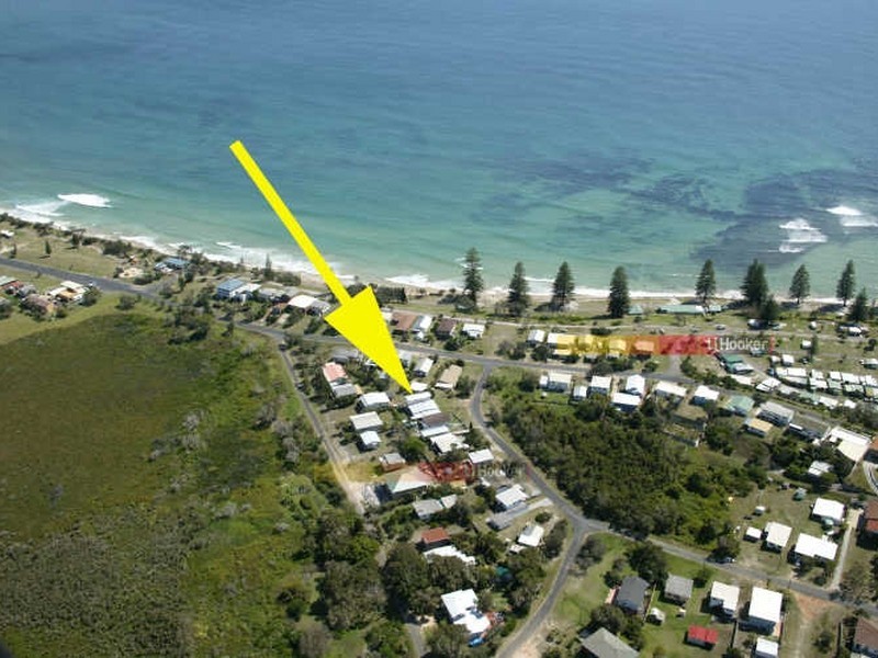 2 Poinsettia Crescent, Brooms Head NSW 2463