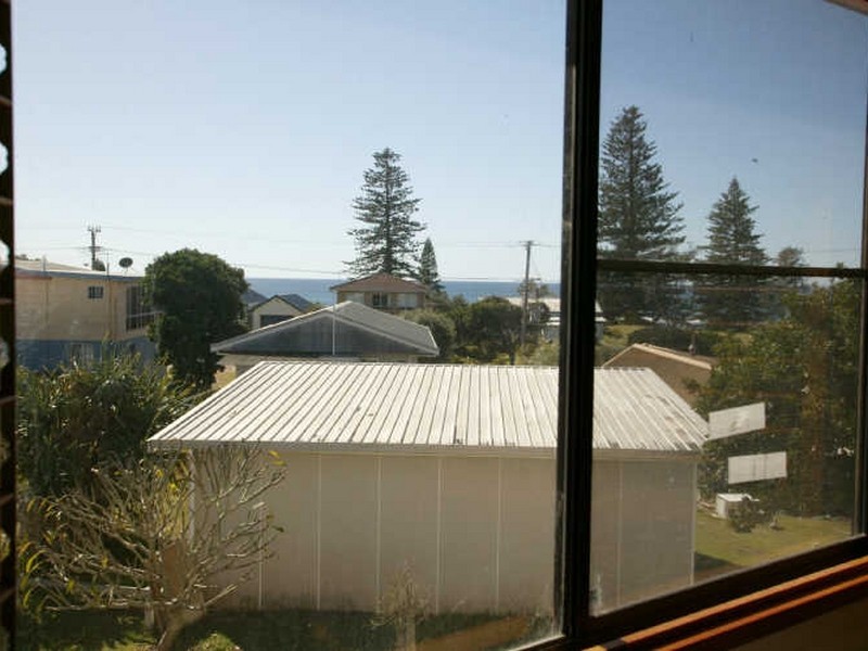 2 Poinsettia Crescent, Brooms Head NSW 2463