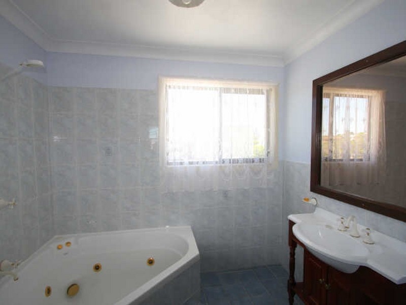 2 Poinsettia Crescent, Brooms Head NSW 2463