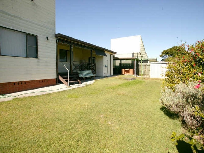 2 Poinsettia Crescent, Brooms Head NSW 2463