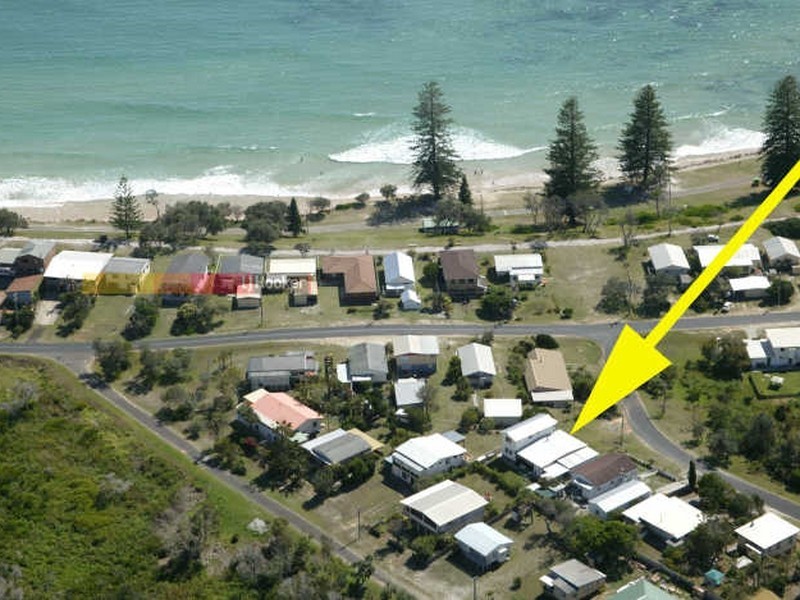 2 Poinsettia Crescent, Brooms Head NSW 2463