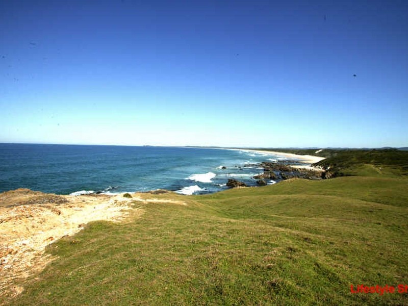 39 Ocean Road, Brooms Head NSW 2463