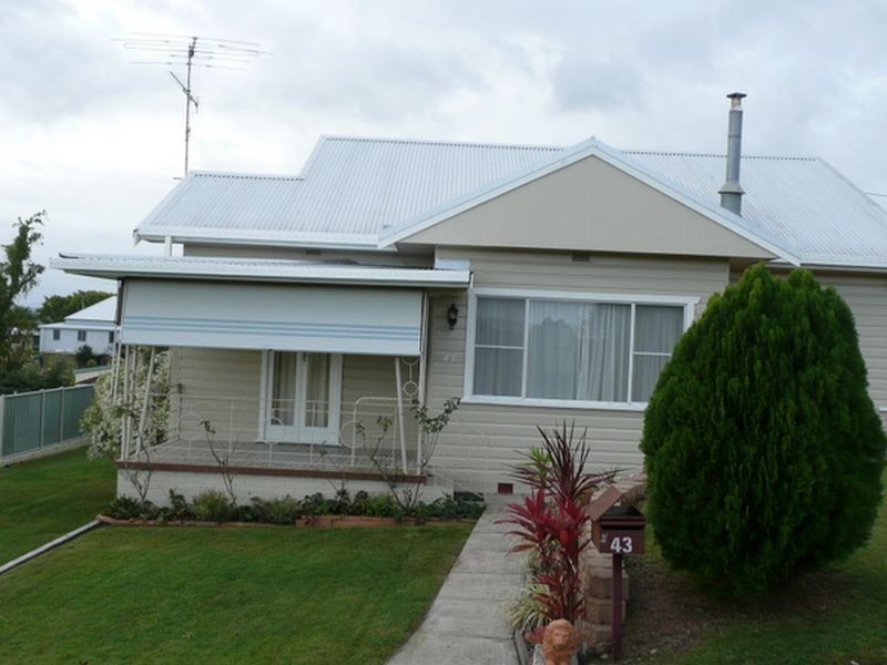 43 Taloumbi Street, Maclean NSW 2463