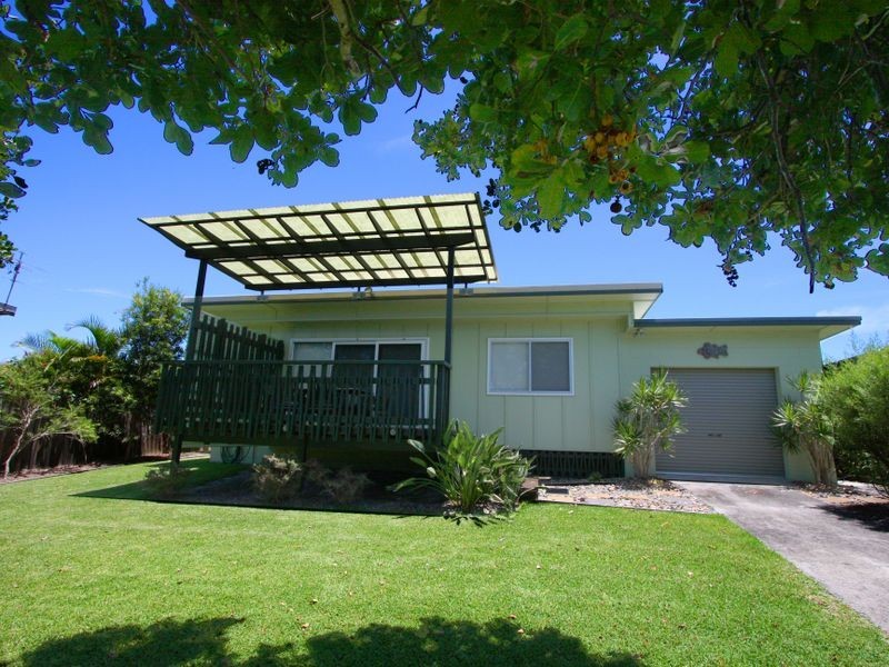 6 Poinsettia Crescent, Brooms Head NSW 2463