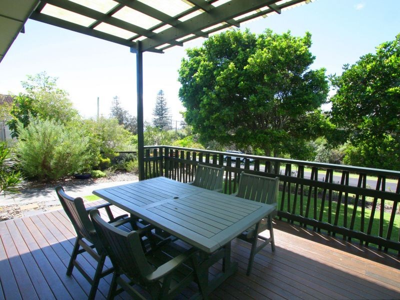 6 Poinsettia Crescent, Brooms Head NSW 2463