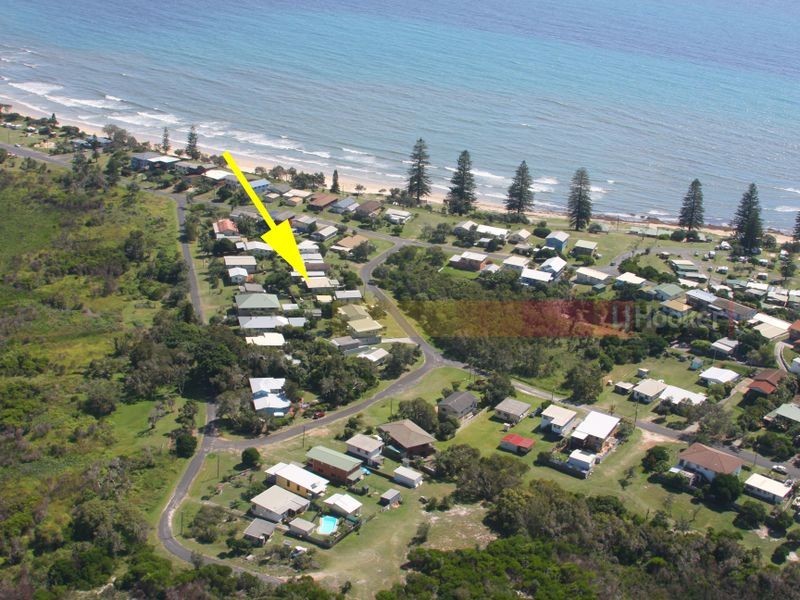 6 Poinsettia Crescent, Brooms Head NSW 2463