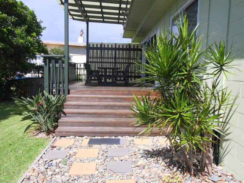 6 Poinsettia Crescent, Brooms Head NSW 2463