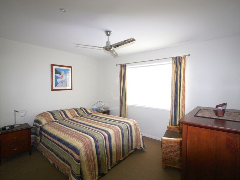 6 Poinsettia Crescent, Brooms Head NSW 2463