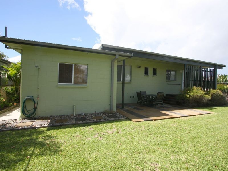 6 Poinsettia Crescent, Brooms Head NSW 2463