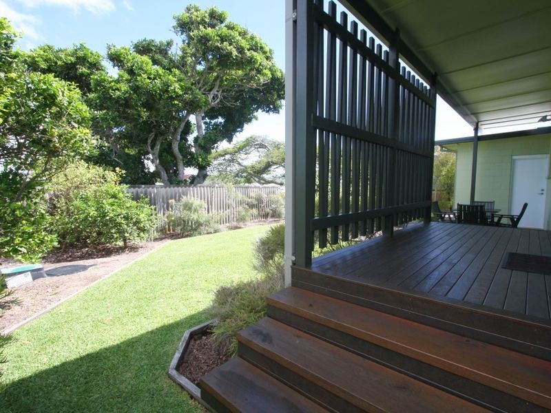 6 Poinsettia Crescent, Brooms Head NSW 2463
