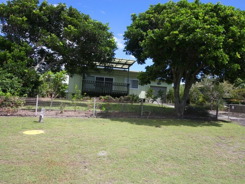 6 Poinsettia Crescent, Brooms Head NSW 2463
