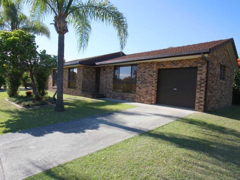 1 Melia Place, Yamba NSW 2464