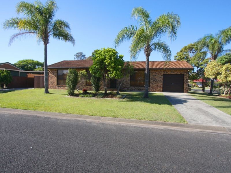 1 Melia Place, Yamba NSW 2464