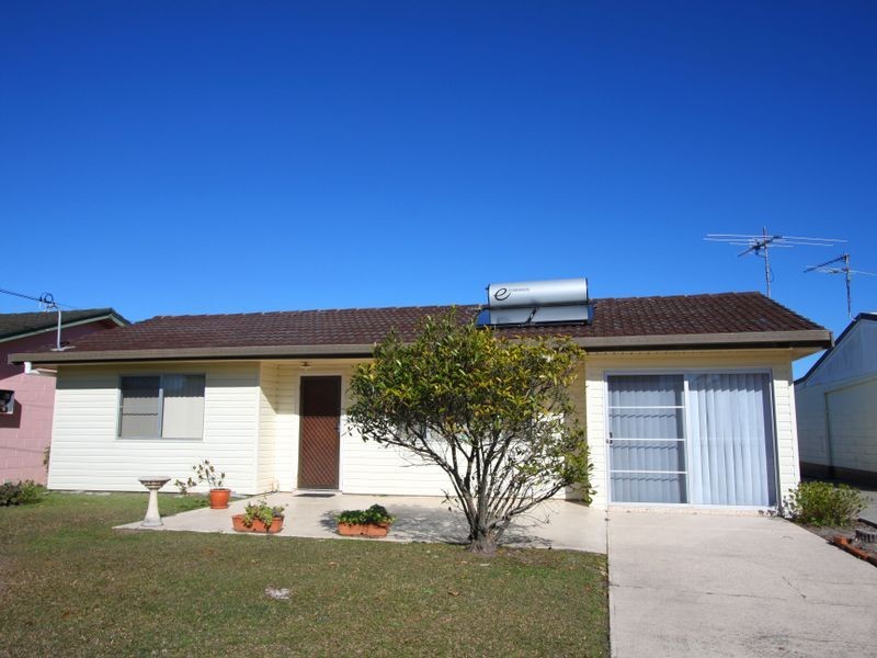 16 Honeysuckle Street, Brooms Head NSW 2463