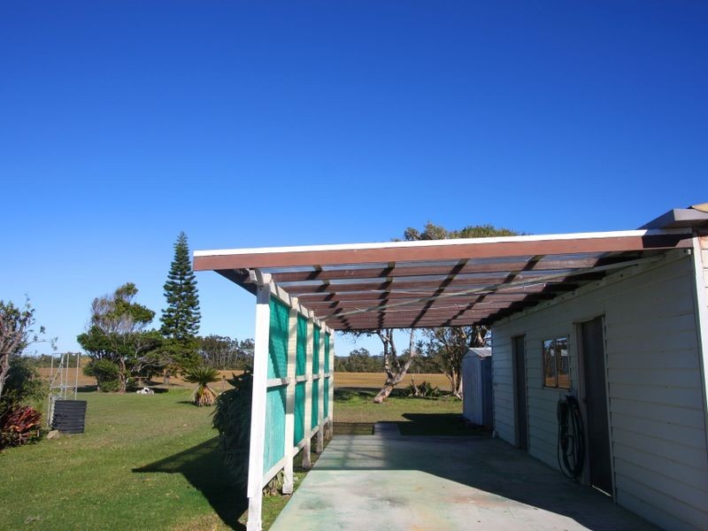 16 Honeysuckle Street, Brooms Head NSW 2463