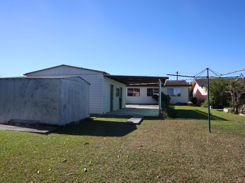 16 Honeysuckle Street, Brooms Head NSW 2463