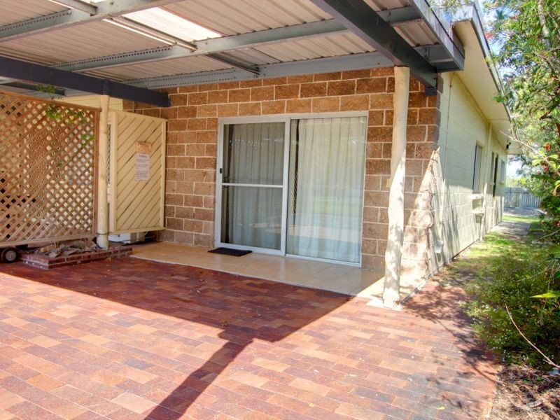 1 and 2/28 Ocean Road, Brooms Head NSW 2463