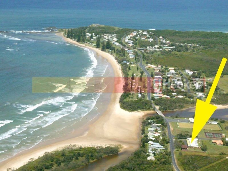 1 and 2/28 Ocean Road, Brooms Head NSW 2463
